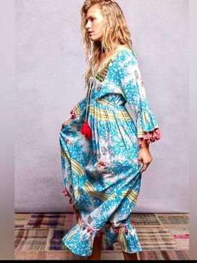 👀 💙POL Bohemian Print Tassel Trim Maxi Dress